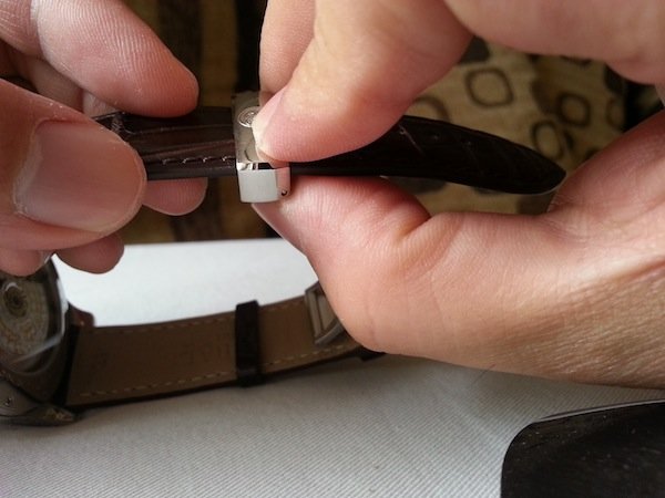 how to set up a deployant buckle