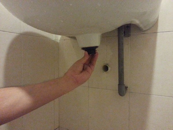 replacing sink strainer