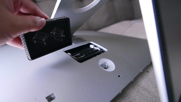 opening iMac RAM door