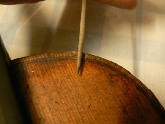 violin top edge chip