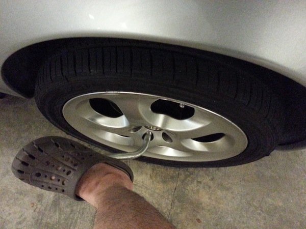 how to change a car tyre