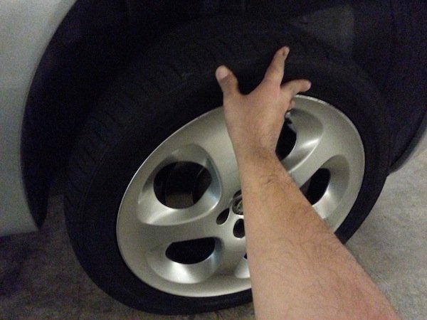 how to change a car tyre
