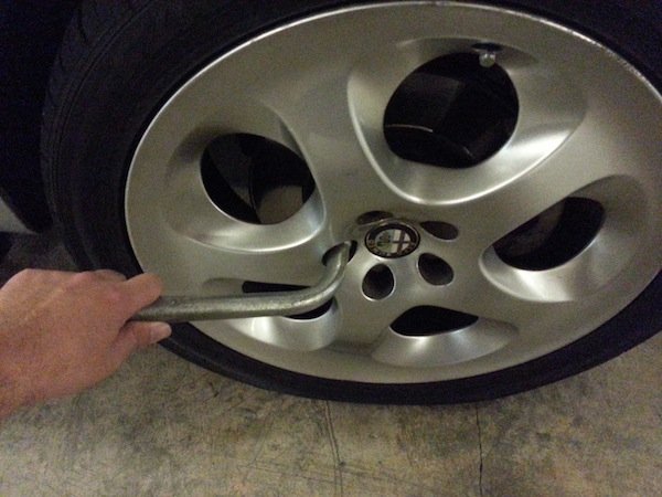 how to change a car tyre